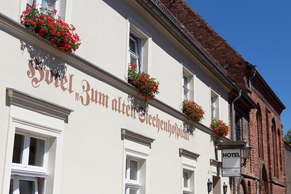 Up Hus Hotel Neuruppin Eksteriør bilde